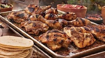 Charola de pollo al asador con tortillas de harina